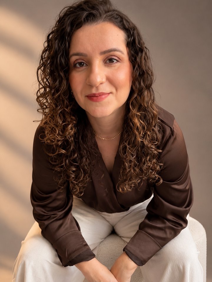 Priscila Castro Alves, psicóloga clínica, no consultório